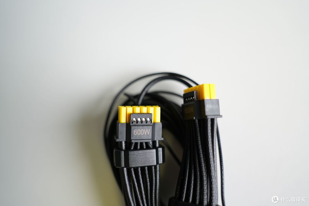 高端显卡守护神,微星MPG AI1300TS PCIE5 月神钛金牌电源实测