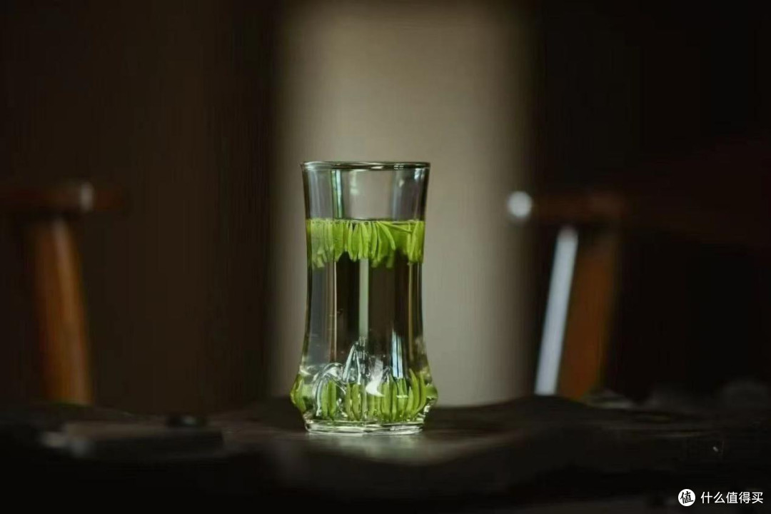 拜访领导送什么茶体面?竹叶青绿茶,分寸雅致藏于日常往来