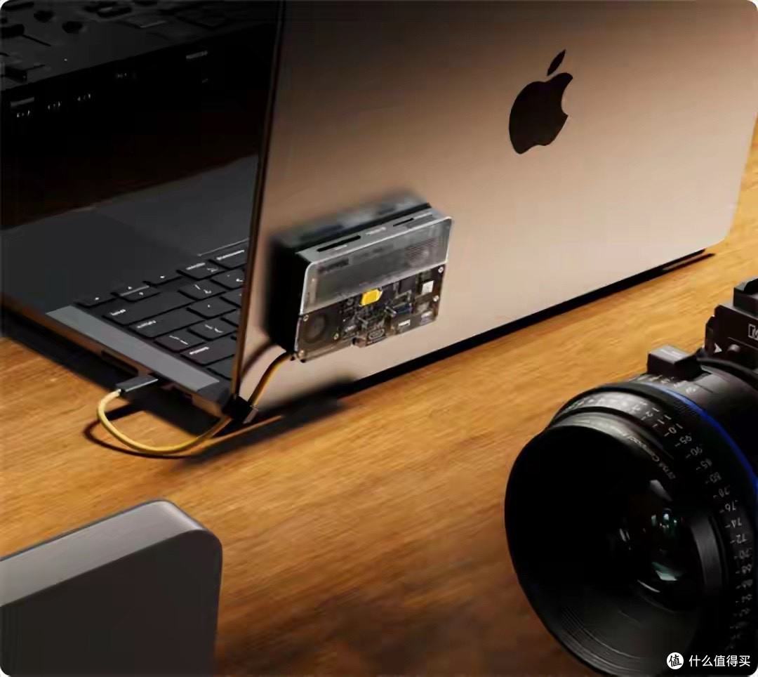 399元起 闪极发布闪盘Pro 2：三档可调风扇 支持8TB硬盘