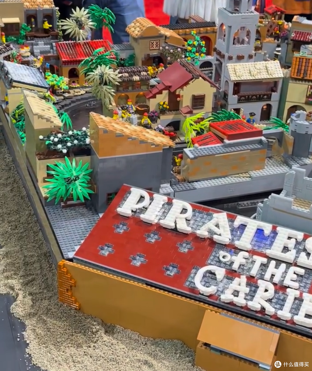 D23惊现可动乐高加勒比海盗!粉丝用10万块零件还原经典游乐项目