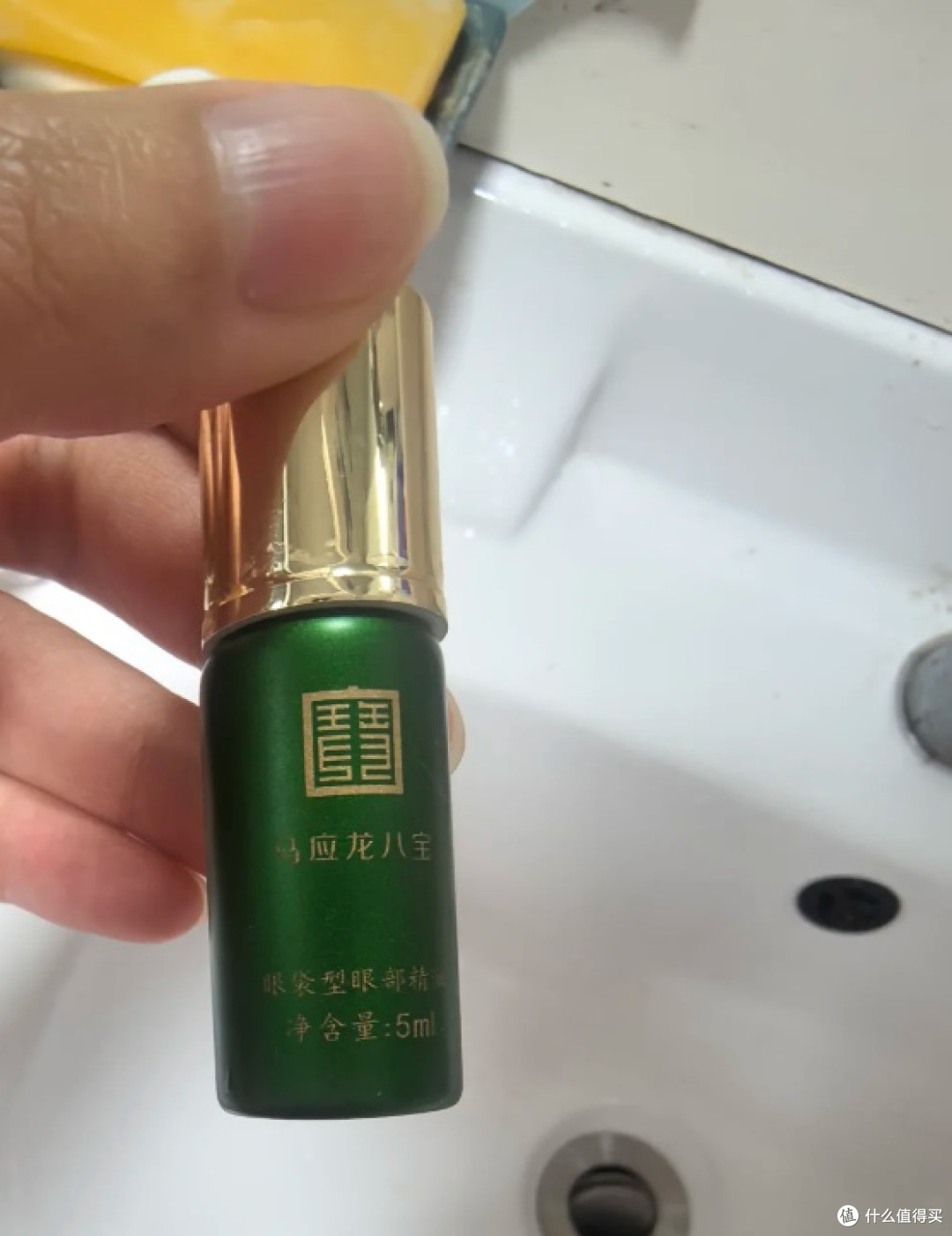 眼下泪沟用哪款眼油好?初老女生3款眼油充盈干瘪眼下泪沟