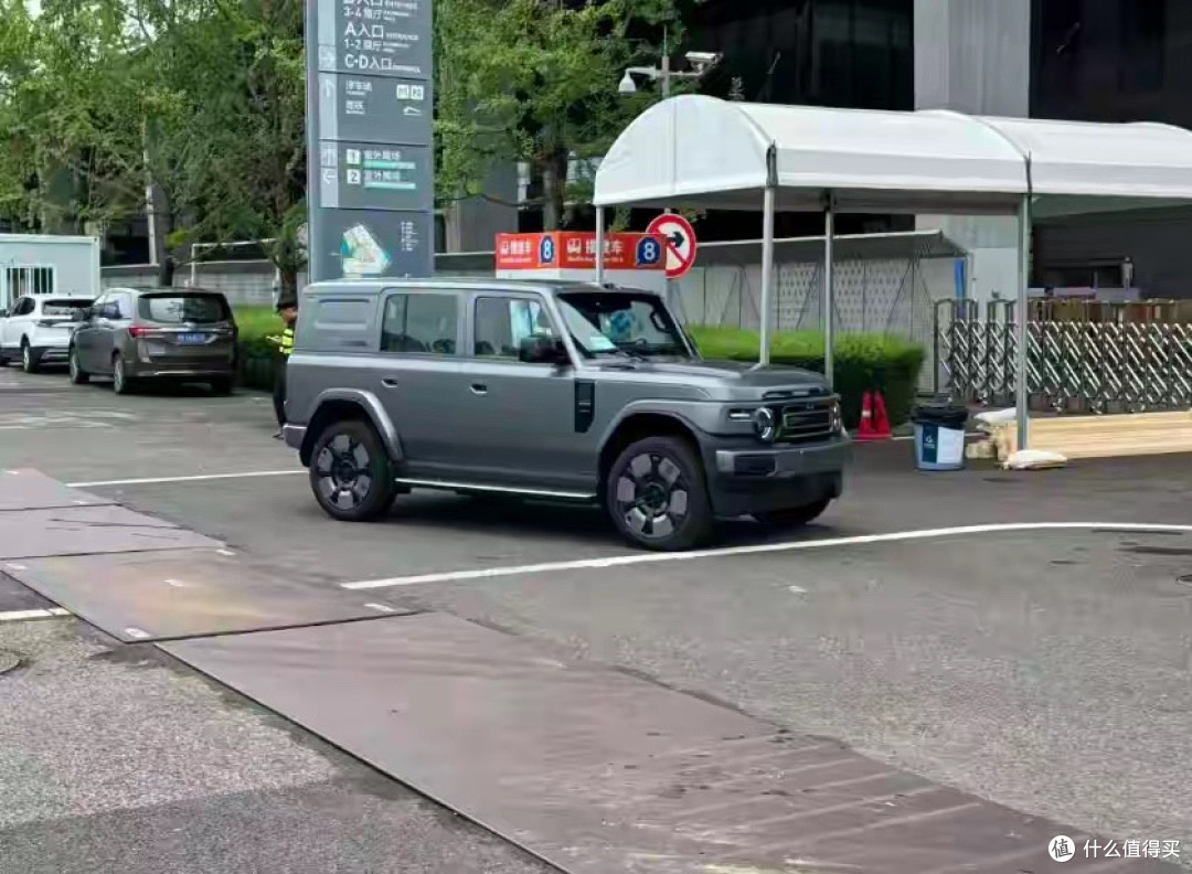 2026成都车展探馆 iCAR V25内饰抢先看 深浅双色搭配 悬浮式大屏