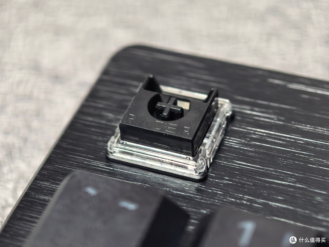 更薄,且依然全面:雷蛇猎魂光蛛 V3 专业竞技版矮轴 8KHz评测