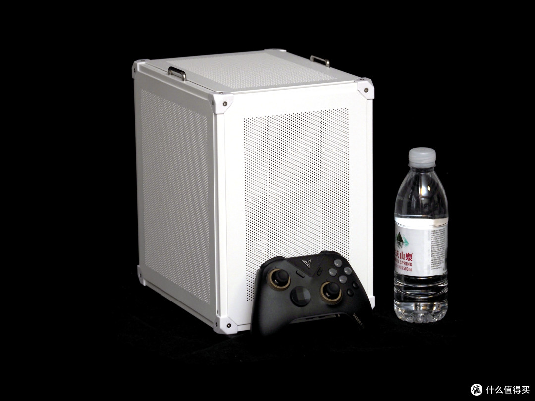 打造自己的更强Steam Machine!锐龙96X+迷你吹雪+9060XT纯白装机