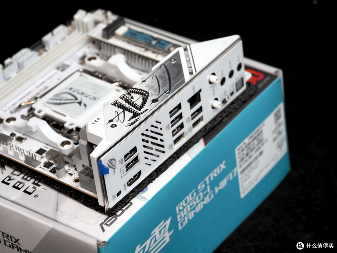 打造自己的更强Steam Machine!锐龙96X+迷你吹雪+9060XT纯白装机