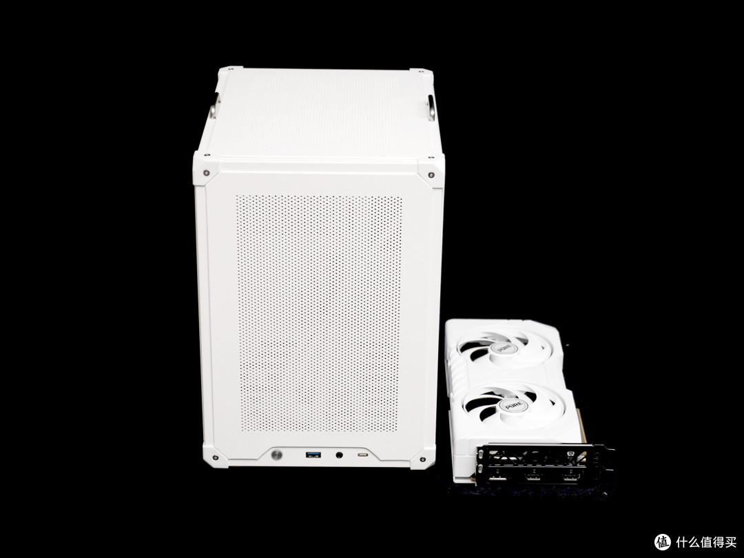 打造自己的更强Steam Machine!锐龙96X+迷你吹雪+9060XT纯白装机