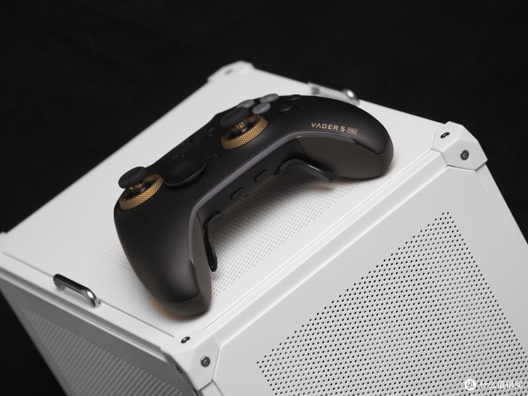 打造自己的更强Steam Machine!锐龙96X+迷你吹雪+9060XT纯白装机