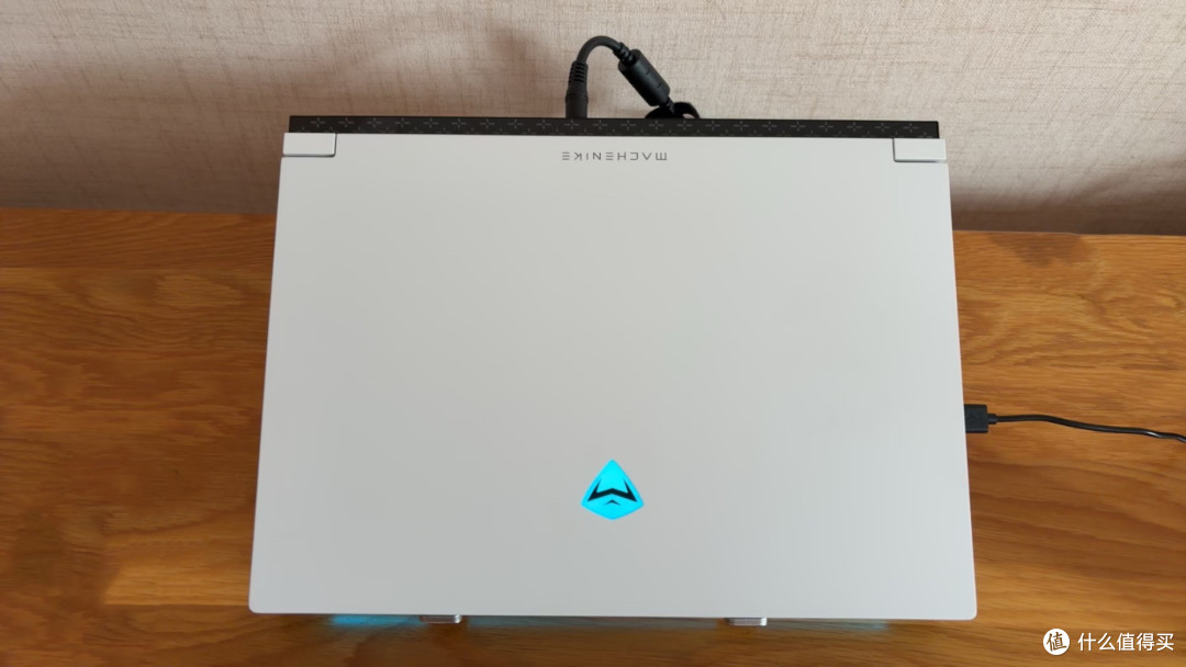 RTX5060游戏本都敢破万,不如直接上5090?泰坦16和曙光16Pro对比