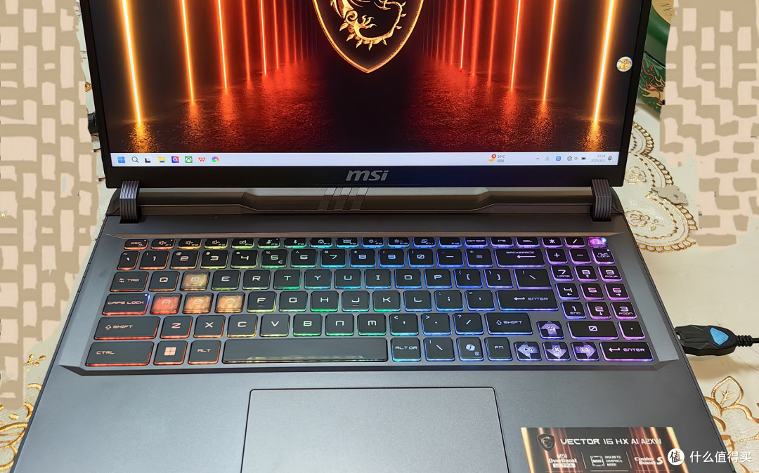 RTX5060游戏本都敢破万,不如直接上5090?泰坦16和曙光16Pro对比