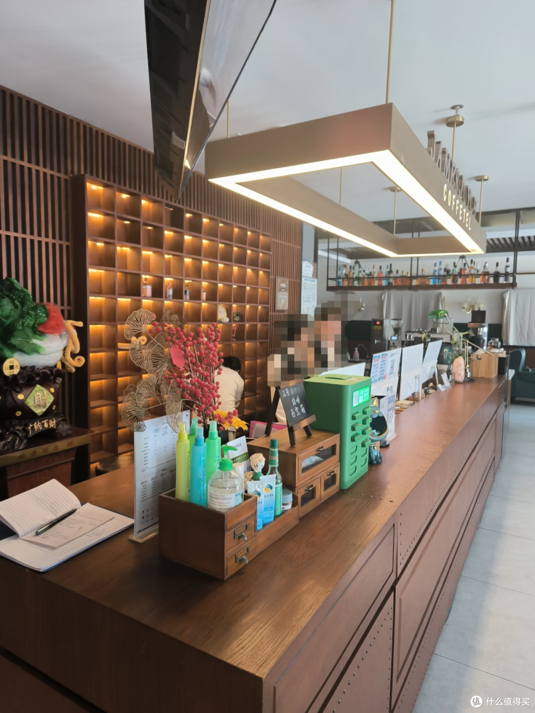 贴了这些东西后,酒店可以变得有多丑?