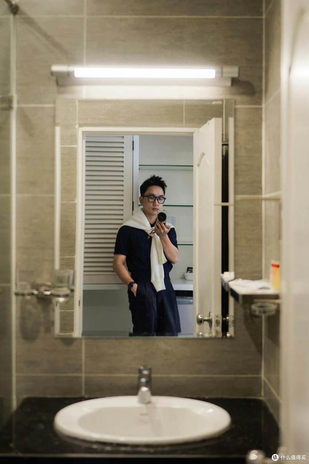 工位一坐就油到发亮?给程序员的5款男士油皮洗面奶实测记录