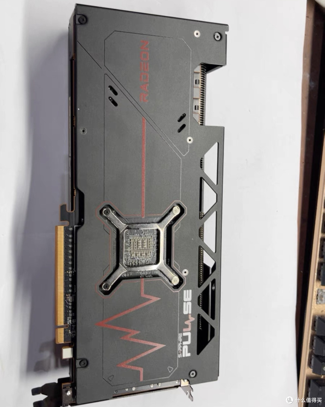闲鱼大量涌入RX6700 XT ,从3699跌到1200,这价是捡漏还是接盘?