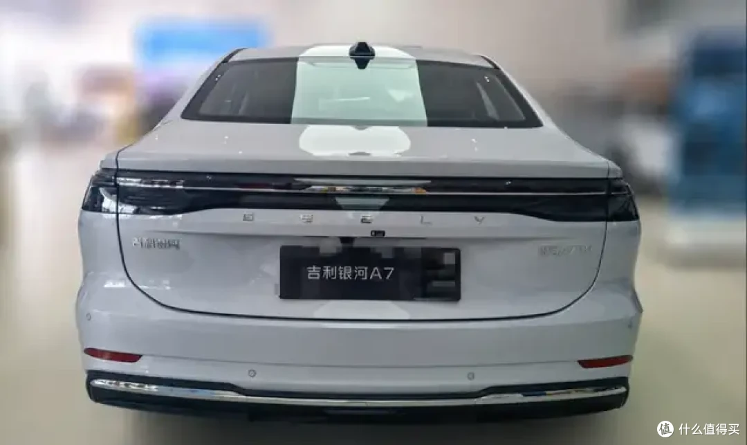 吉利银河A7:老款优惠27000, 国企老哥拉扯俩月一箱油拿下