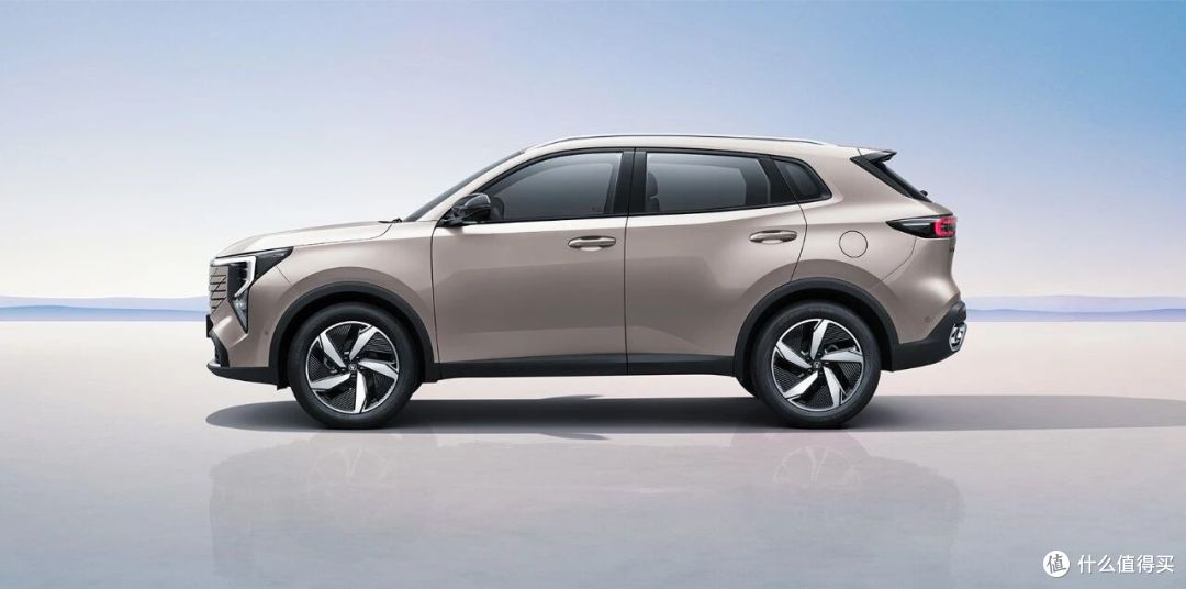 7.99万起!又一款混动SUV上市,不用外接充电,满油续航1500km