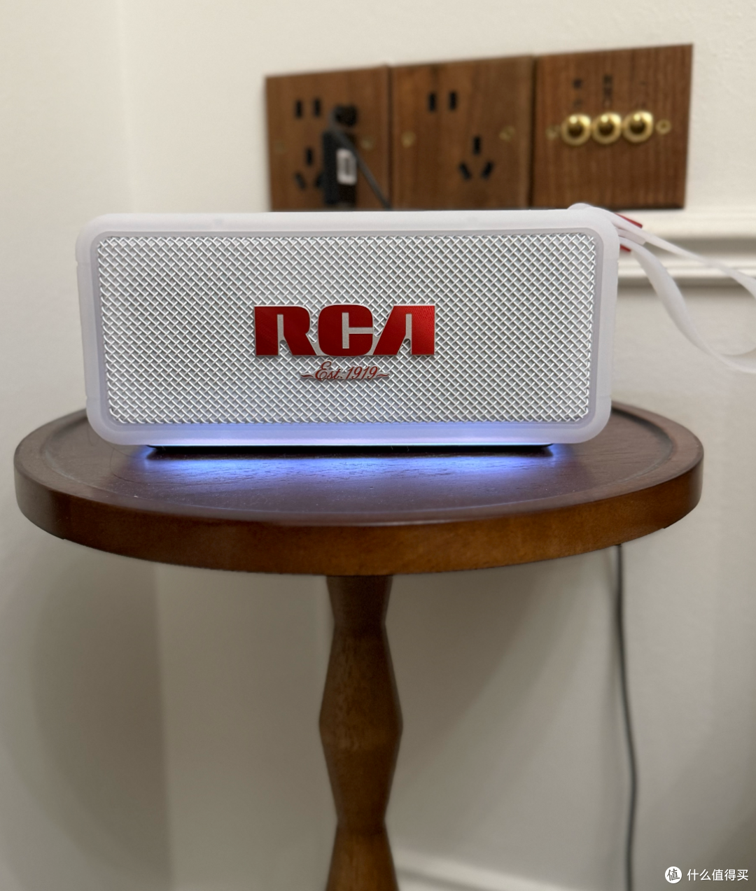 RCA尼珀桌面音箱深度上手:
买的不只是声音,是百年的调音底气