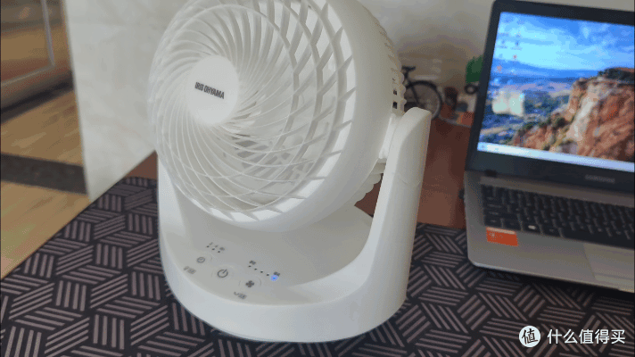 爱丽思桌面循环扇体验,14W小机身媲美大落地扇