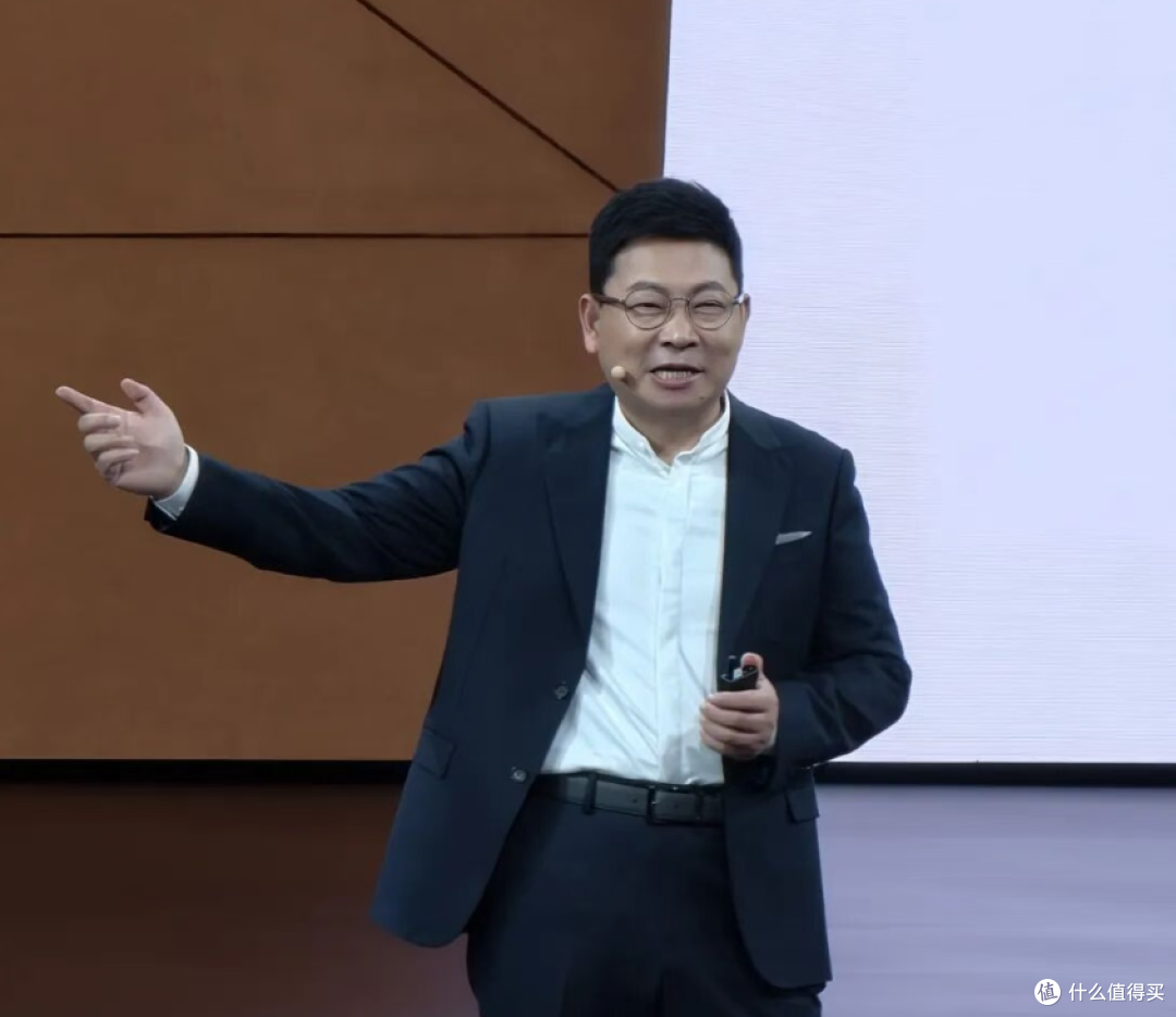 1小时大定3100台!享界G9降价上市香麻了!不妨等等方程豹钛9?