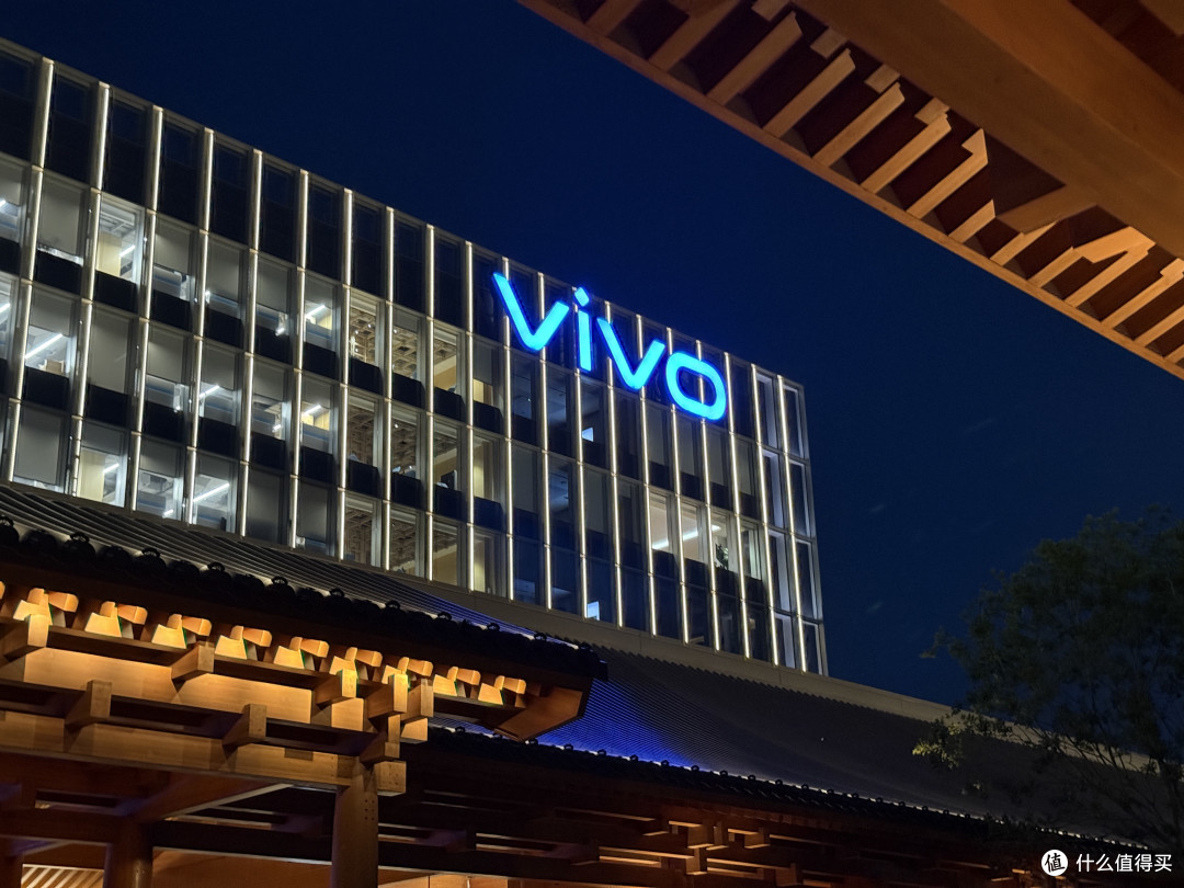 记地平线博主“悲惨”的深圳iQOO之旅,见到了10周年概念机iQOO X
