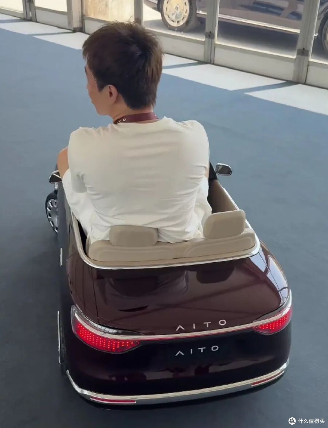 15800元,问界刚上架的新车,也有智驾小蓝灯,绝对是来捣乱的
