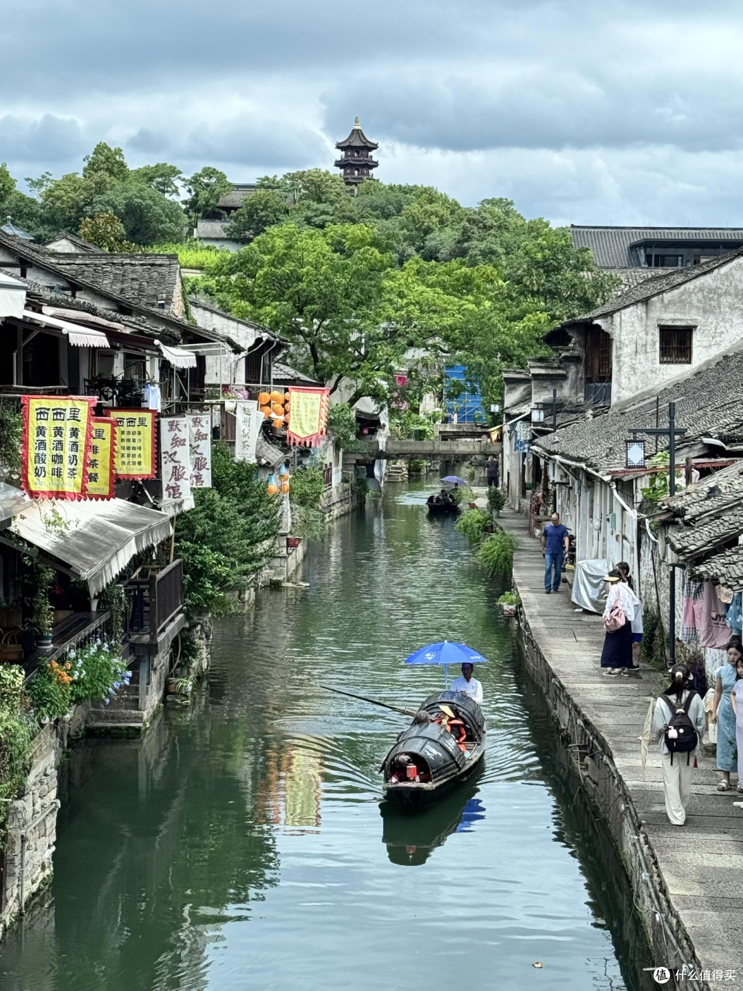 秋日小众旅行:山野古镇湖畔