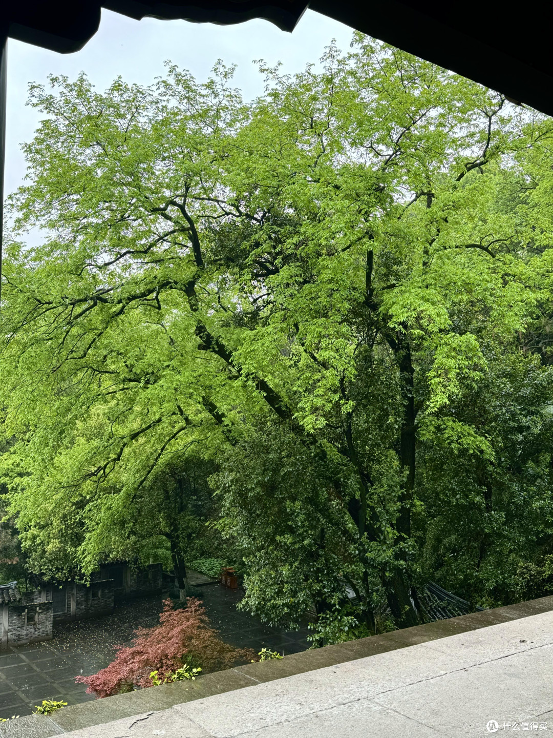 秋日小众旅行:山野古镇湖畔