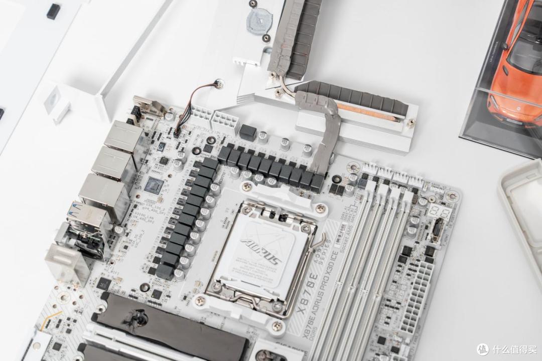 不想折腾也能榨干X3D?技嘉X870E AORUS PRO X3D ICE深度体验