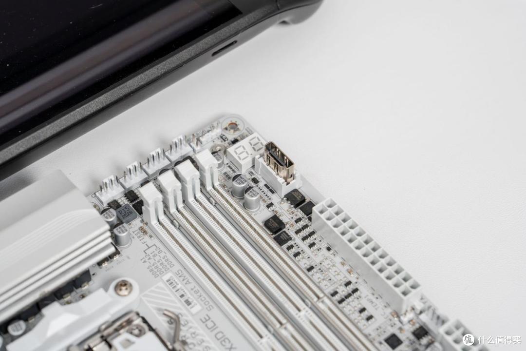 不想折腾也能榨干X3D?技嘉X870E AORUS PRO X3D ICE深度体验