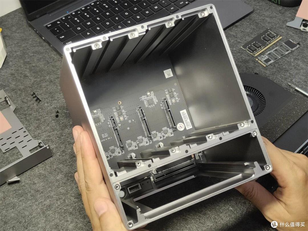 四盘位+双2.5G一步到位,零刻ME Pro fnOS,家庭存储中心使用体验