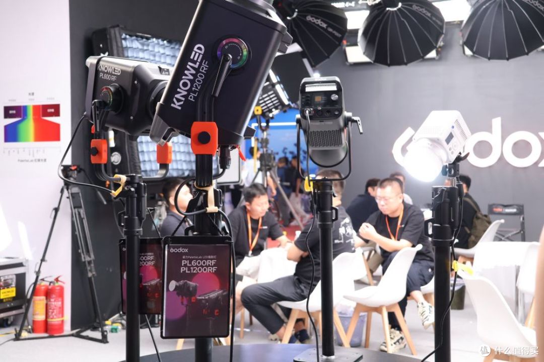 神牛BIRTV2026亮剑:MG与MS系列重塑光影格局