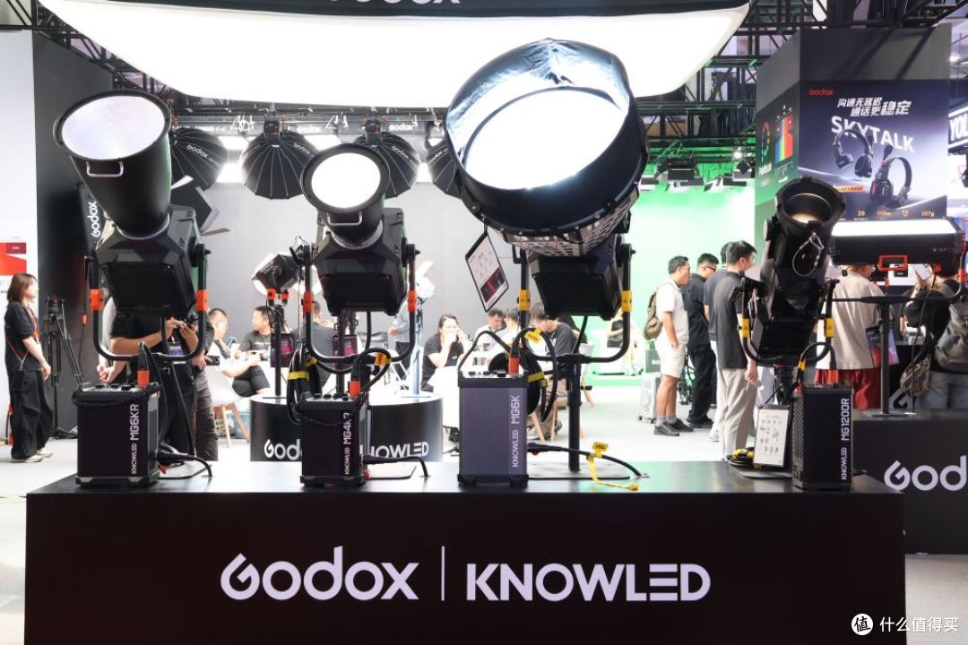神牛BIRTV2026亮剑:MG与MS系列重塑光影格局