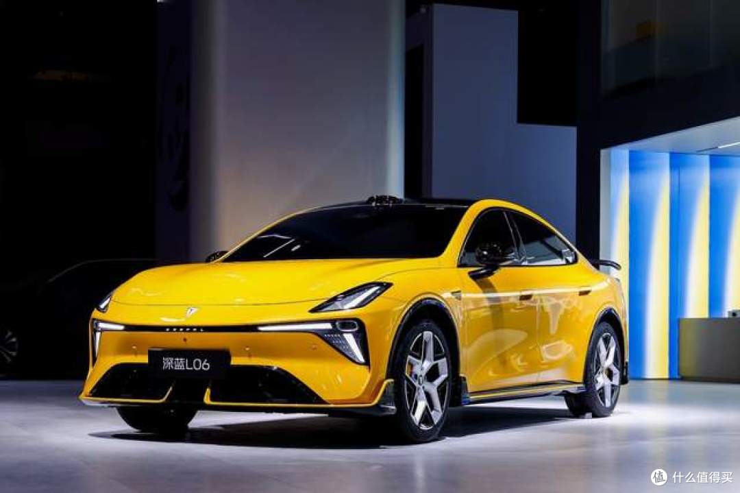 全新深蓝G318成都车展上市19.68万元起,专为城市家庭而来