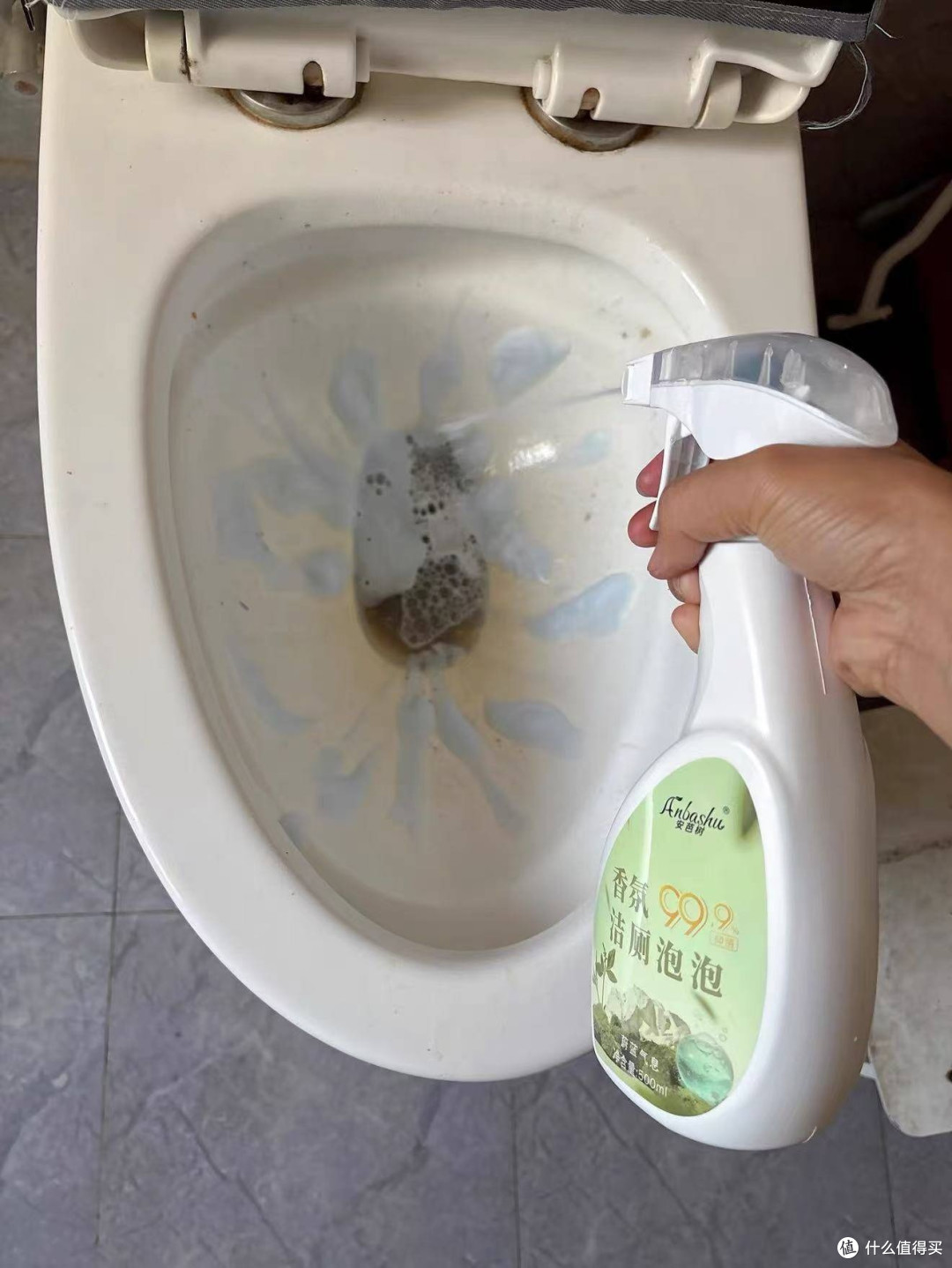 马桶黄渍黑边反复出现怎么办？先看软化污垢能力