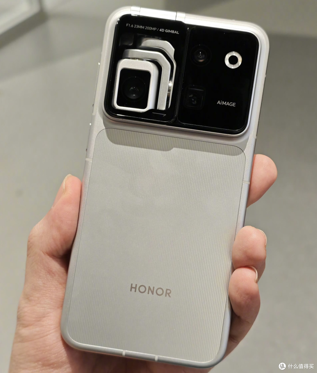 荣耀Robot Phone评测：很好玩，很能拍，但我劝大多数人别买