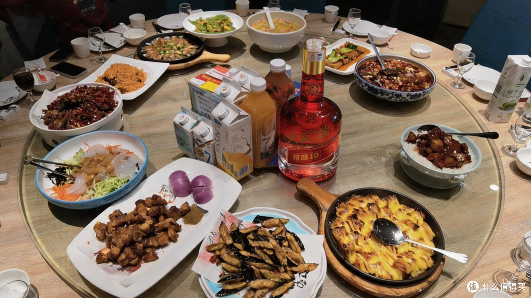 口粮酱香酒怎么搭配家常菜?聊聊吃饭喝酒的实际体验