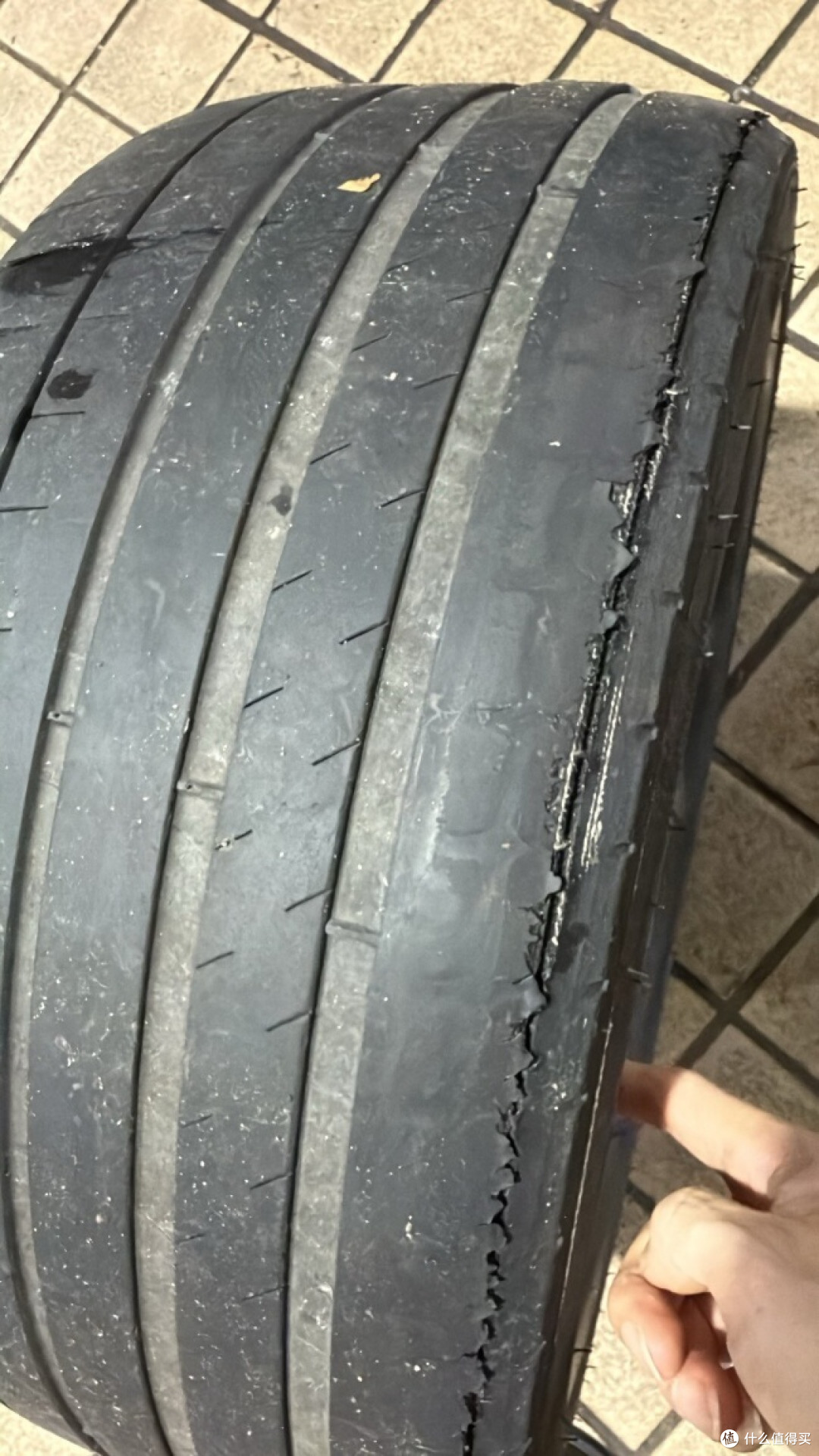 22款奔驰S级后轮每两万公里就得换一次胎，换完可调拉杆终于根治