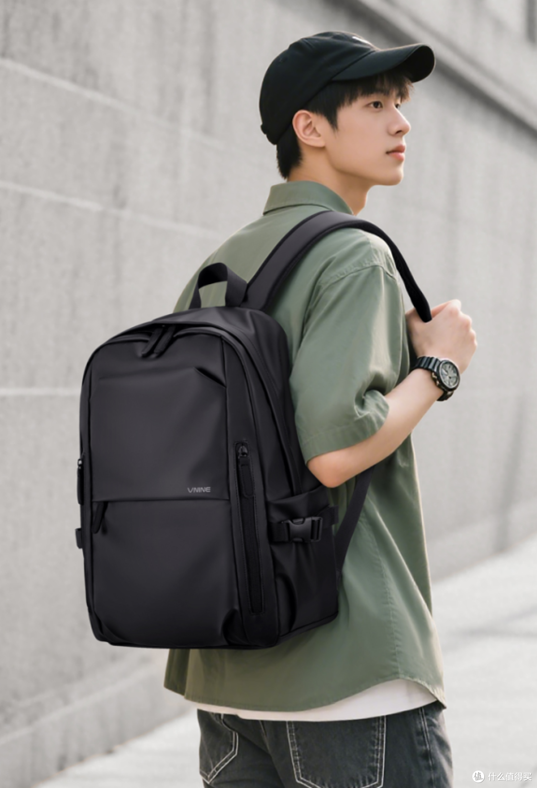 第九城简约纯色双肩包单品解析:兼顾通勤与电脑收纳的实用背包