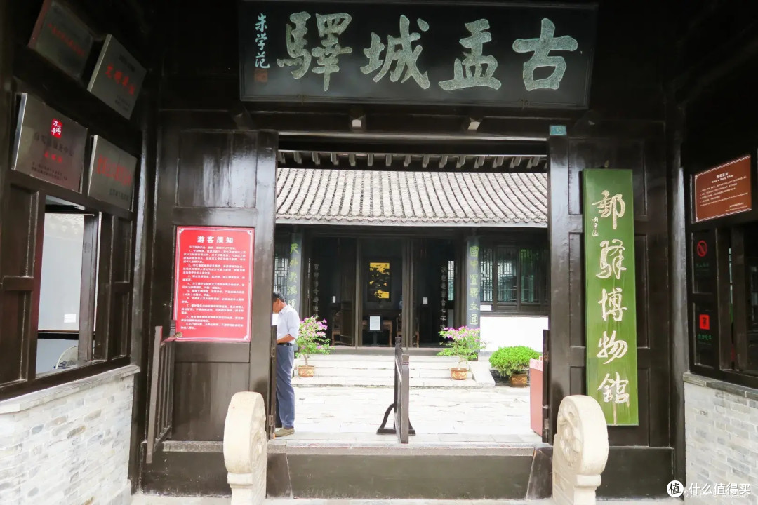 秋日高邮:古街与湖水的慢生活
