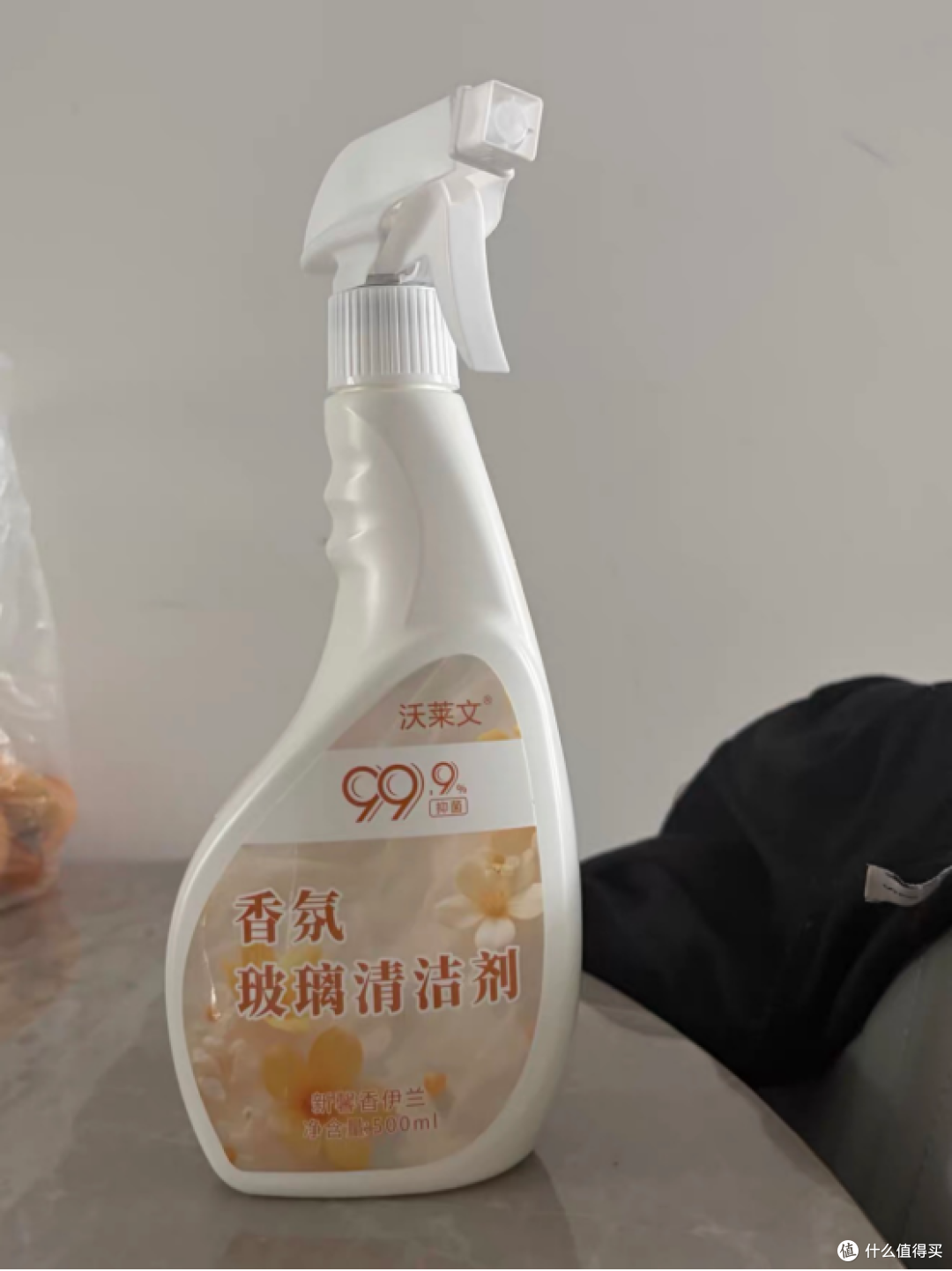 卫生间玻璃老挂水垢?去污渍清洁剂先看这三项