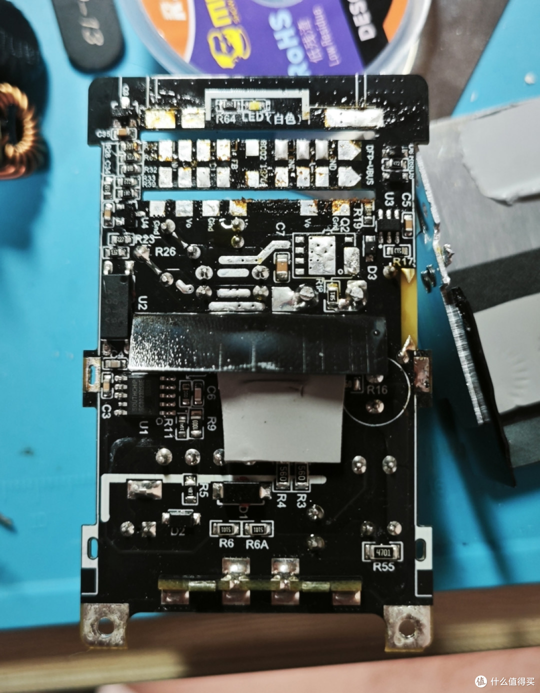 拆修小米67W桌面快充插座Pro——发财小电容