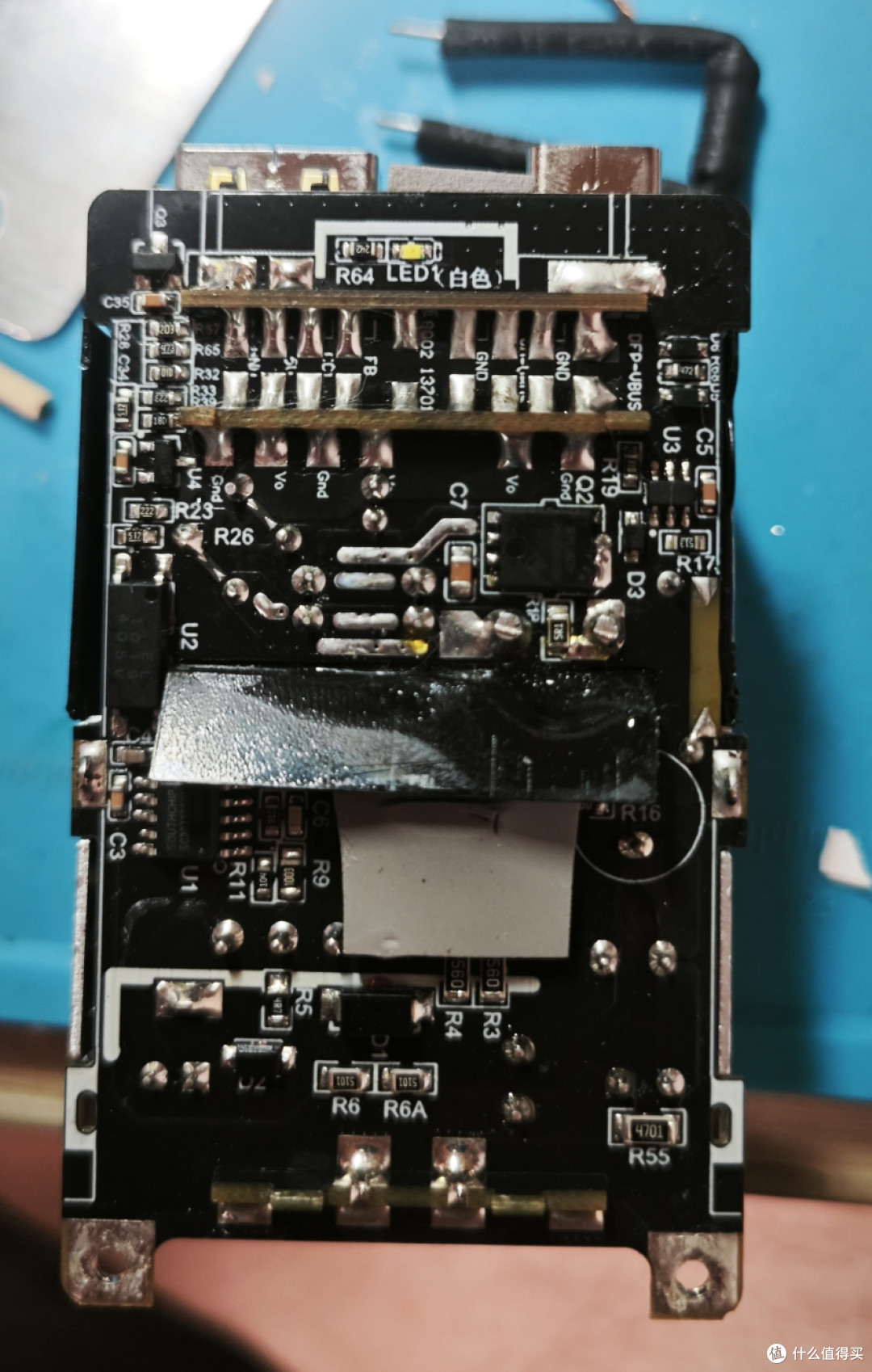 拆修小米67W桌面快充插座Pro——发财小电容