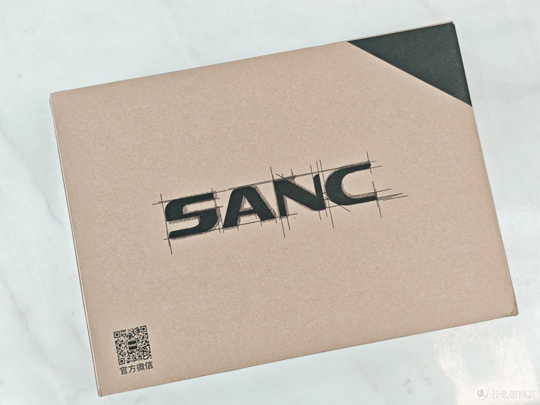 办公随身外挂!SANC盛色D1便携屏,高亮护眼双兼顾