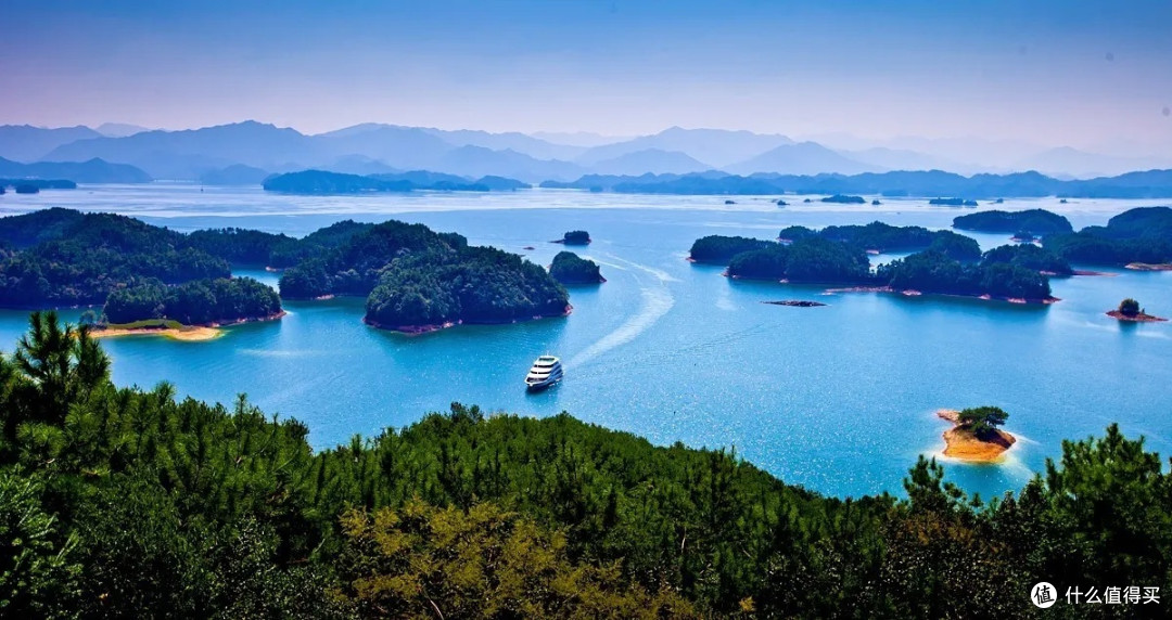 千岛湖秋景:山水画卷