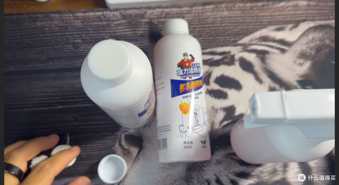 一元好物实测:单瓶8毛多的米斯猫强力洁厕液,低价能不能打?
