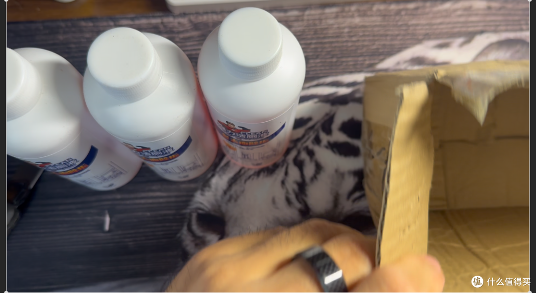 一元好物实测:单瓶8毛多的米斯猫强力洁厕液,低价能不能打?