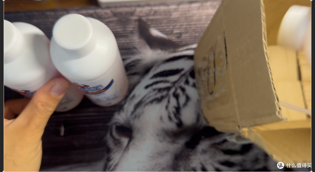 一元好物实测:单瓶8毛多的米斯猫强力洁厕液,低价能不能打?
