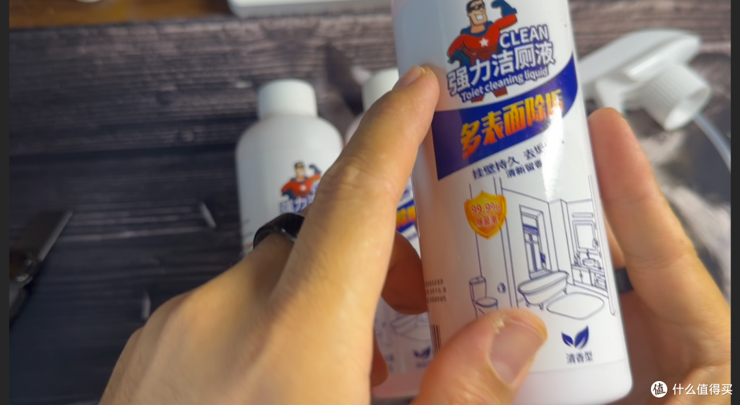 一元好物实测:单瓶8毛多的米斯猫强力洁厕液,低价能不能打?