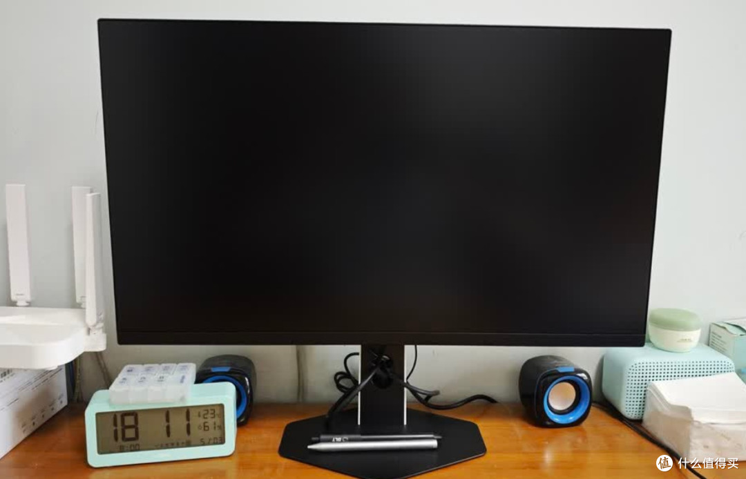 装机收尾换主屏:REDMI G25 24.5 寸 240Hz,把高刷打进小桌面