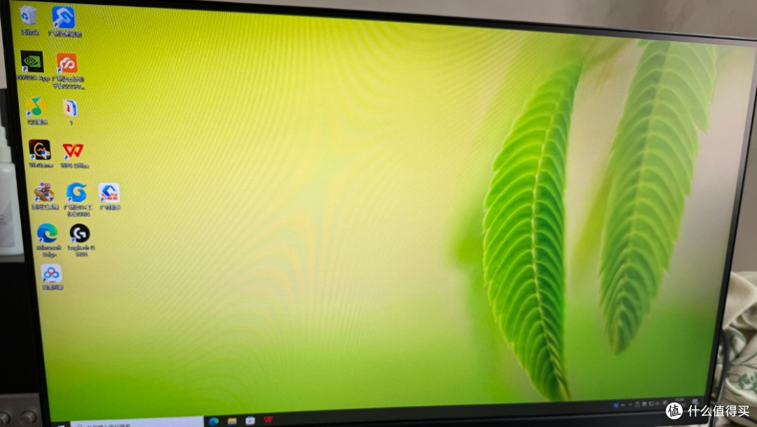 装机收尾换主屏:REDMI G25 24.5 寸 240Hz,把高刷打进小桌面