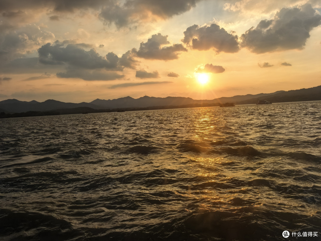 夏去秋来好时节，错峰游西湖才是真·人间清醒