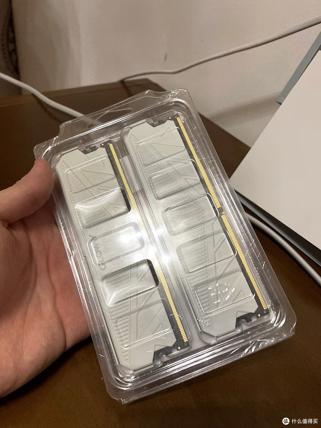 旧电脑卡顿？先花小钱换这对国产内存试试